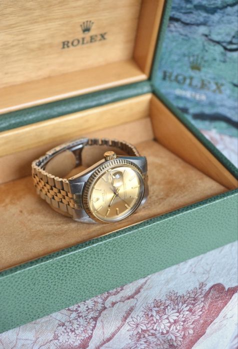 Rolex  dourado com caixa
