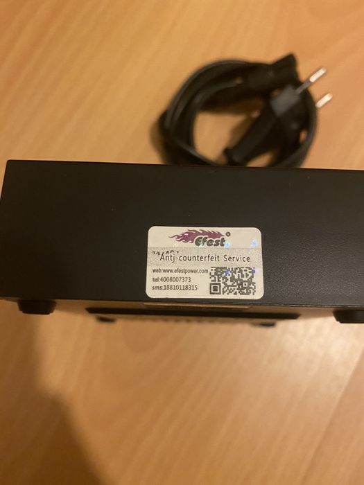 Carregador de baterias Efest Pro C4