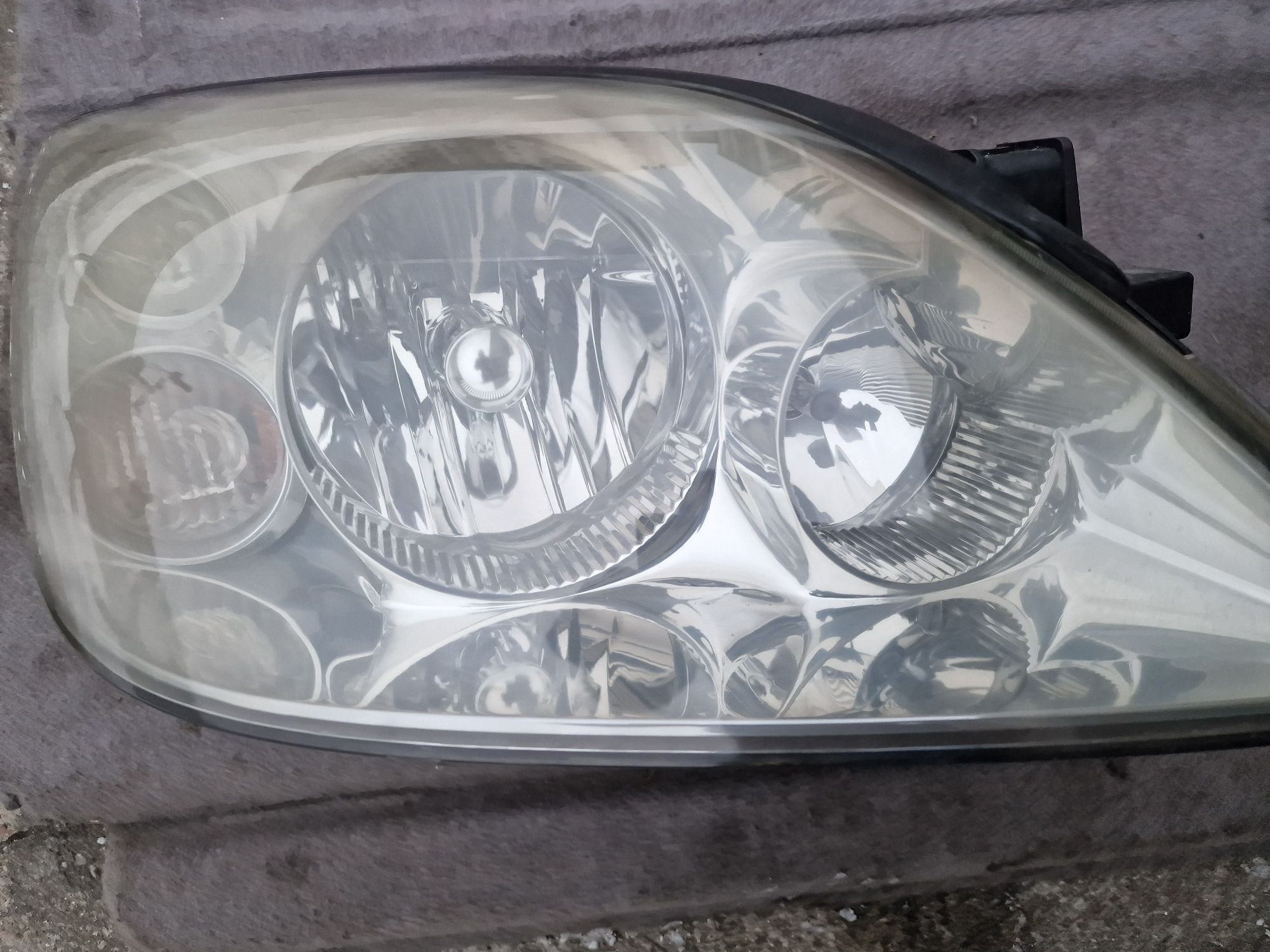 Lampy przód nissan Primera P12 zwykle