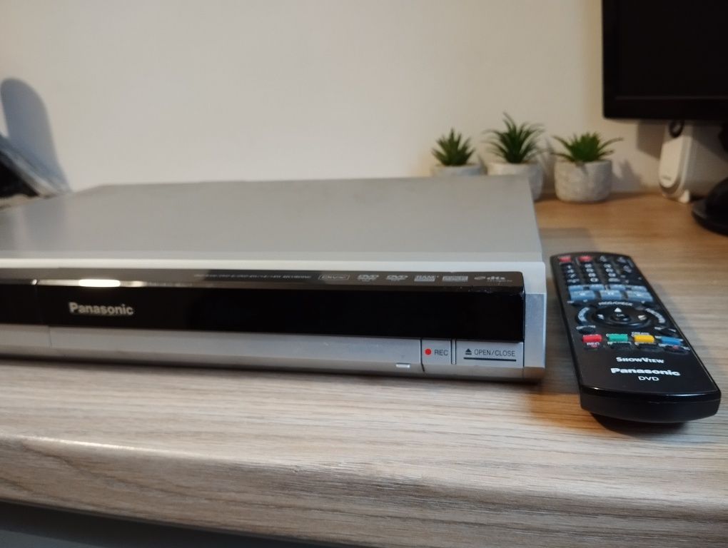 Nagrywarka Panasonic DMR-EH57 HDD&DVD 160GB DIGA HDMI dts + pilot