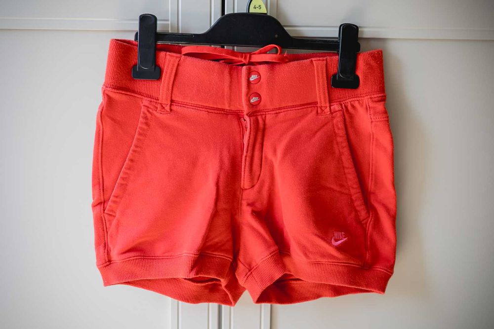 Krótkie spodenki NIKE rozm. 150