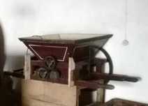 Esmagador elétrico de uva