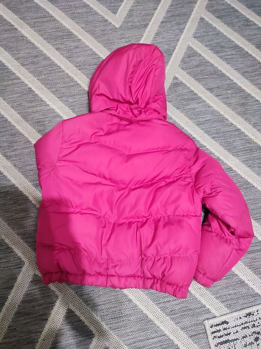 Ярка куртка,в хорошому стані