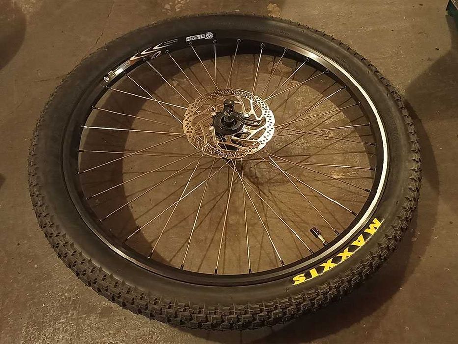 Вілсет 26" (колесо в сборі / 26x2.4 / переднє) (Shimano / Maxxis)