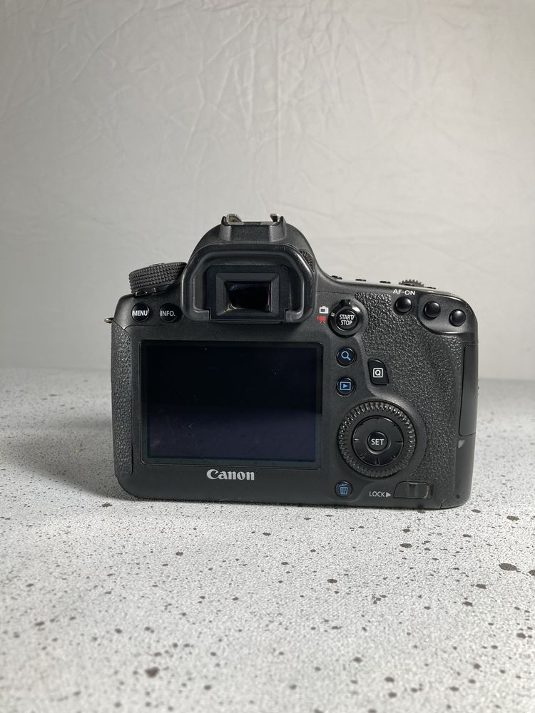 Canon 6D WiFi - пробіг 197 тис.кадрів