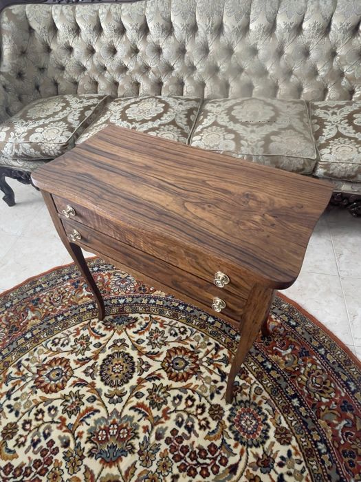 Mesa de apoio em madeira maciça de castanho estilo Luis xv/Revivalista