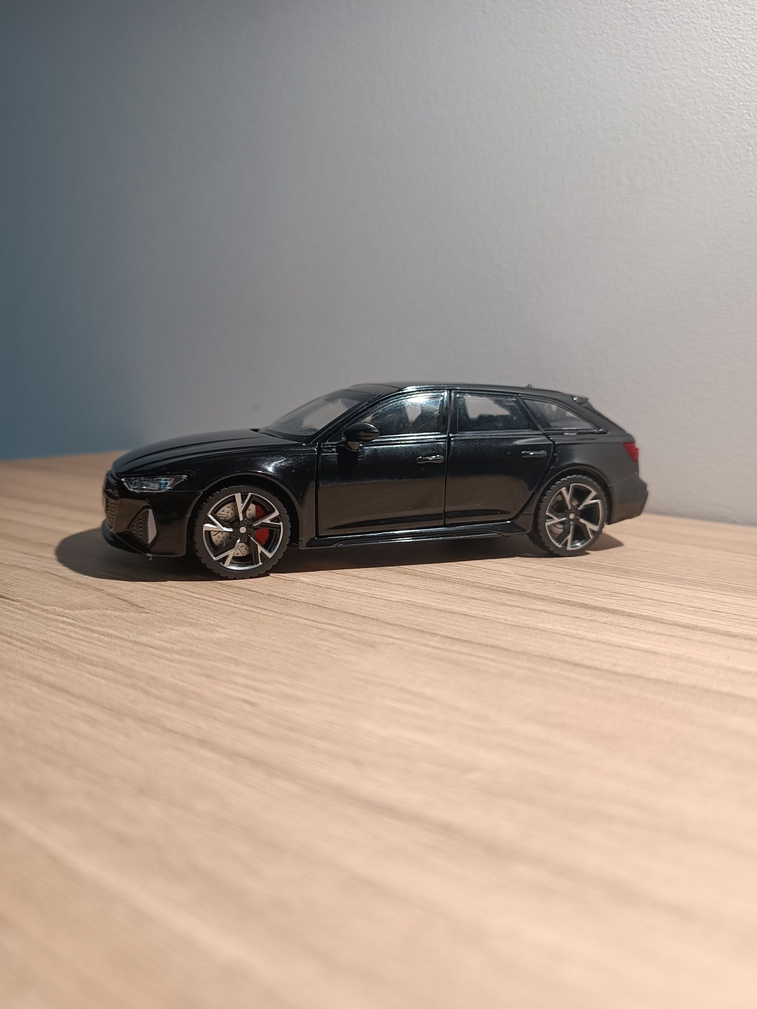 Model Audi RS 6 1:32
