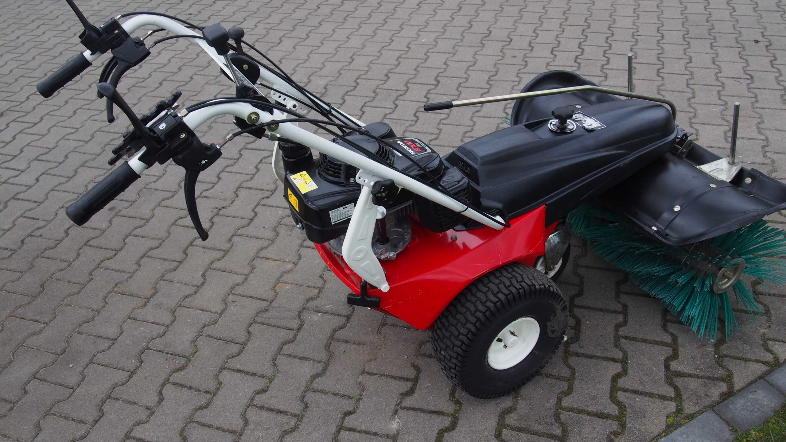 Zamiatarka spalinowa Honda gxv 160 Tielburger tk 48 hydrostat