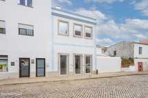 Prédio com 2 apartamentos novos em Peniche