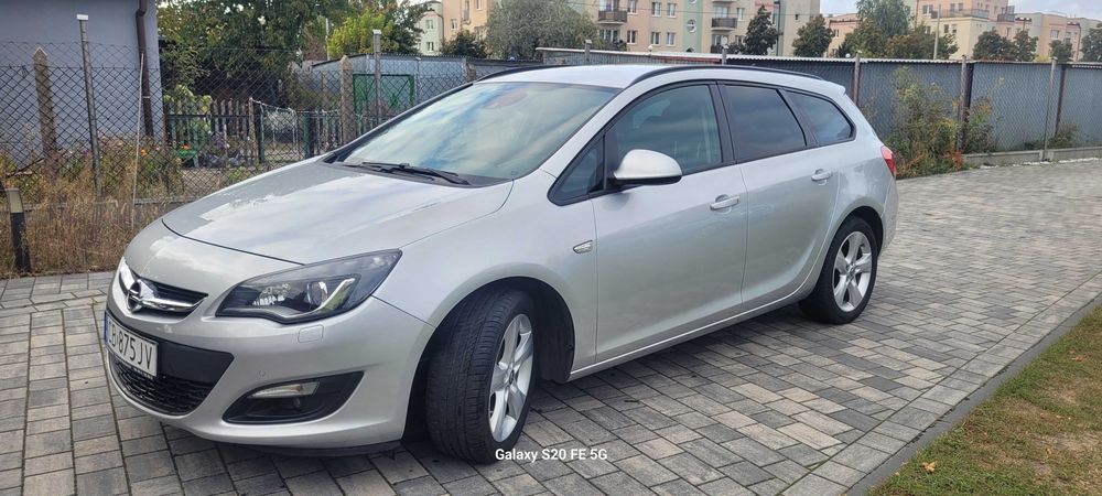 OPEL ASTRA J 1,6 16V GAZ AUTOMAT KOMBI bogate wyposażenie