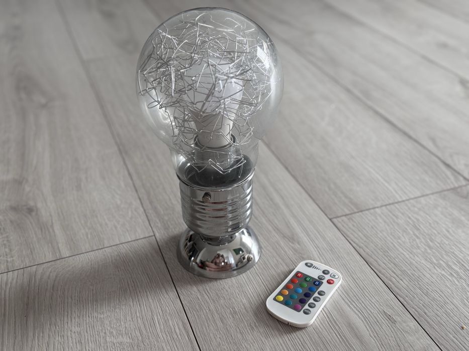 Lampa „żarówka” + żarówka RGB