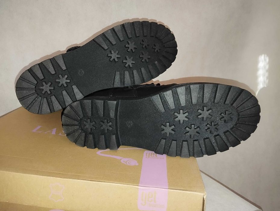 czarne workery łańcuchami skórzane botki Lasocki skóra naturalna 39 38