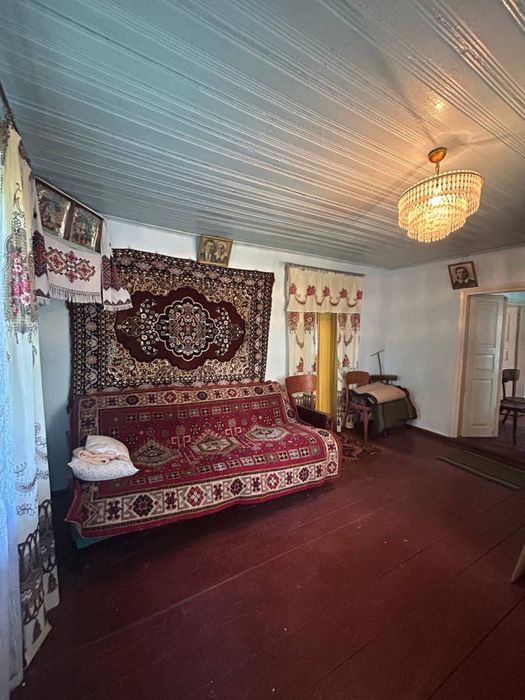 Невеликий будинок в Тернопільській обл. із земельною ділянкою.