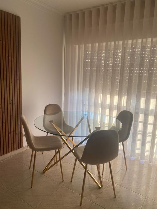 Mesa de jantar redonda vidro e metal dourado Octosólido