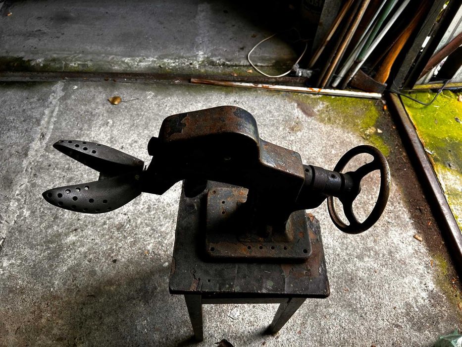 Rozciągarka do butów-Zabytek