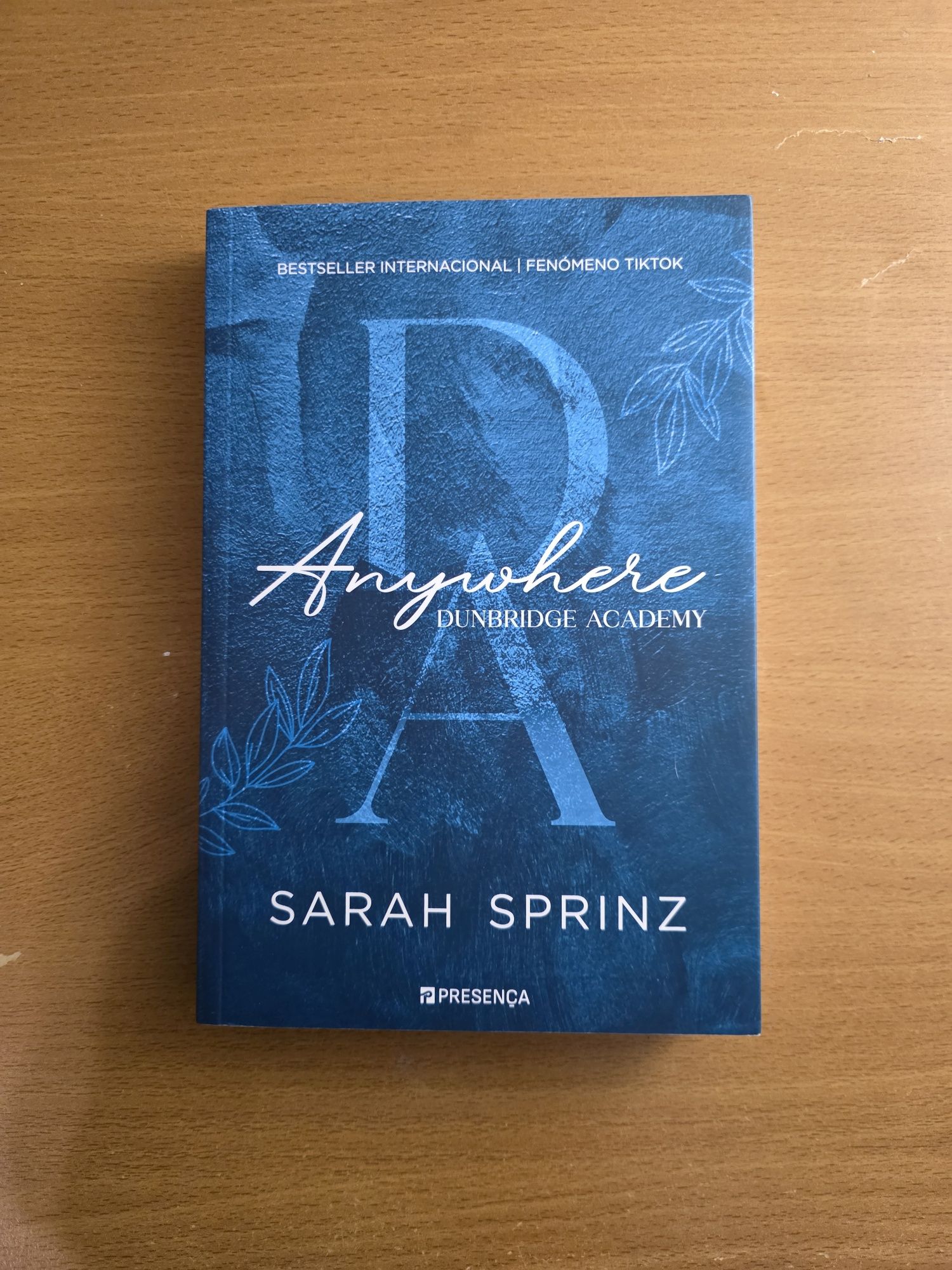 Livro Anywhere de Sarah Sprinz