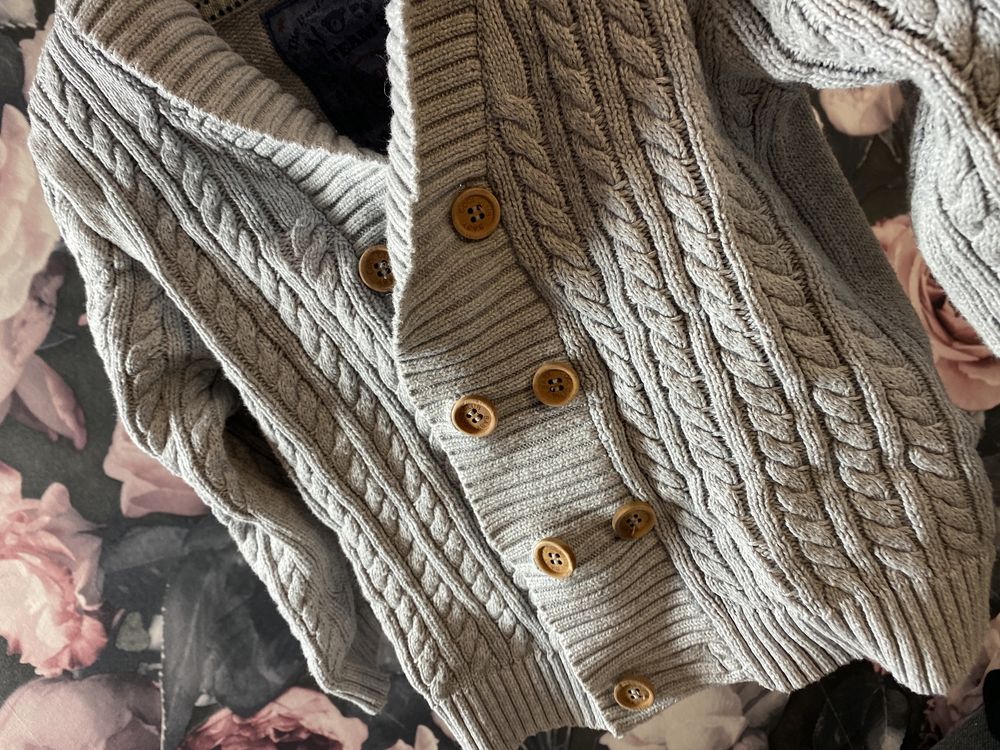 Szary sweterek z warkoczem dwurzedowy Pepco 86