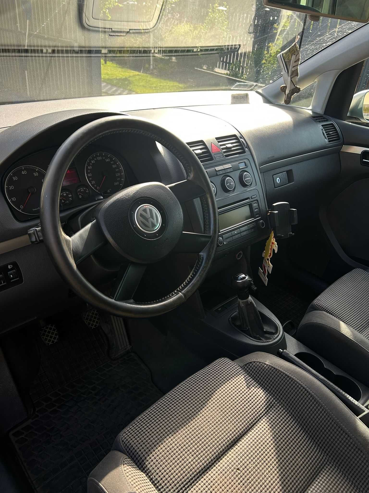 Volkswagen Touran 2.0 FSI | 2004 | 259 000 km | sprawny