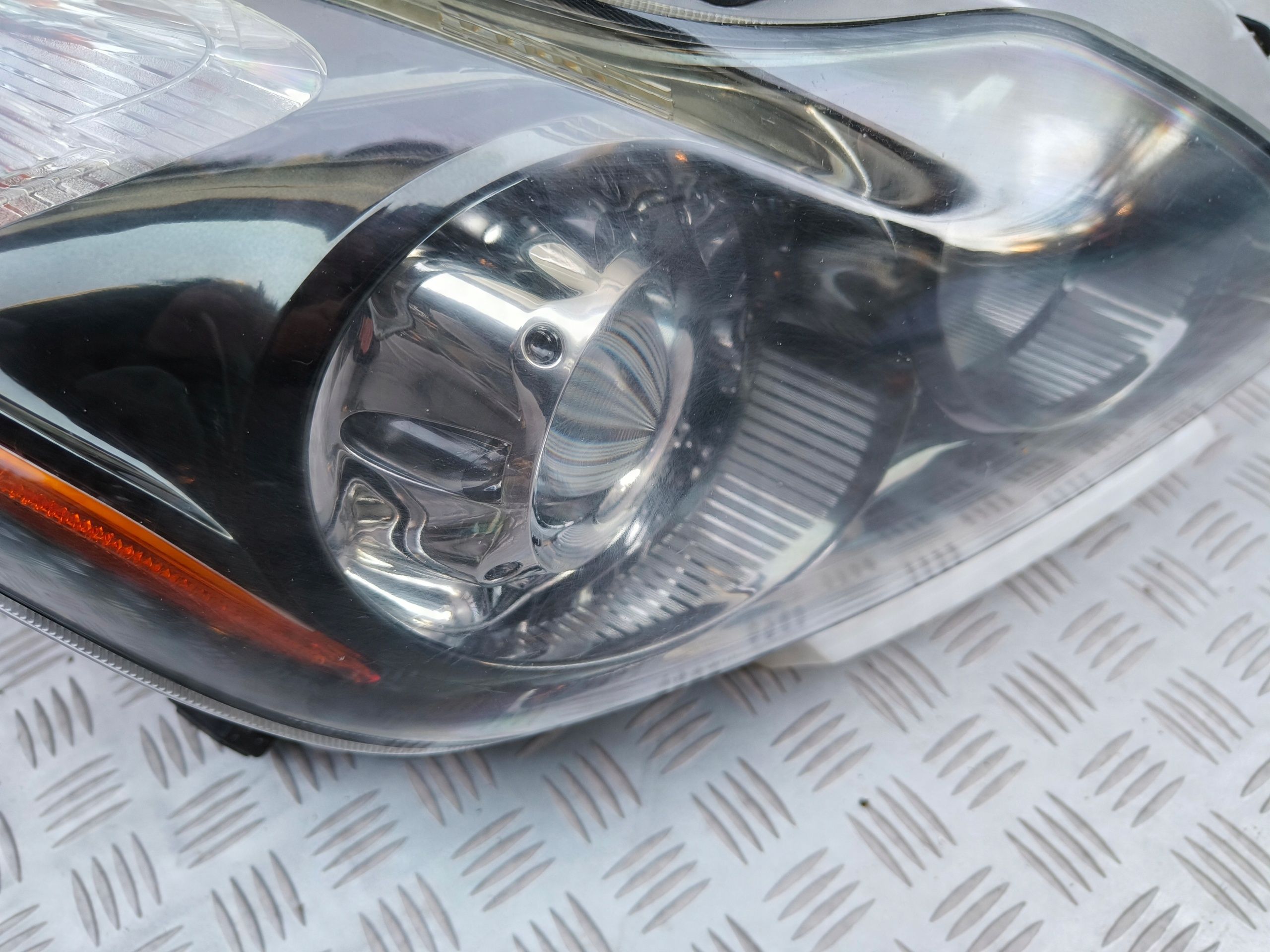 Infiniti G37 Reflektor Lampa przód Prawa Xenon Usa
