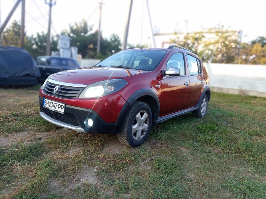 Рено сандеро степвей 1,6 2011г