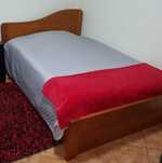 Cama sem colchão, madeira maciça com camiseiro