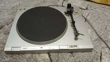 Gramofon AKAI AP-D210
