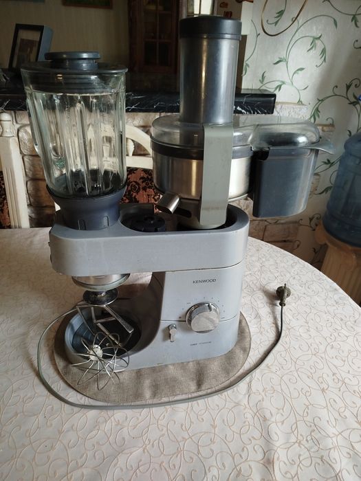 Кухонна машина Kenwood shef KMC 010 не рабоча