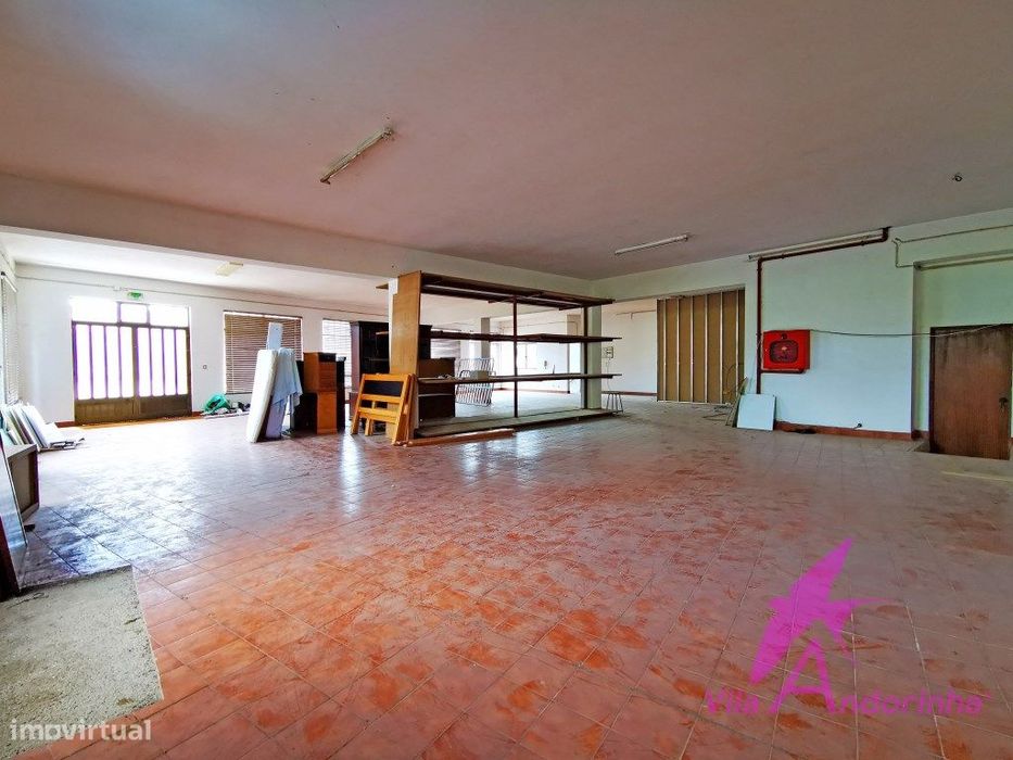 Armazéns e atividade Industrial em Perre