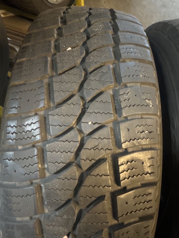 Opony zimowe Paxaro 225/65/16C do busa