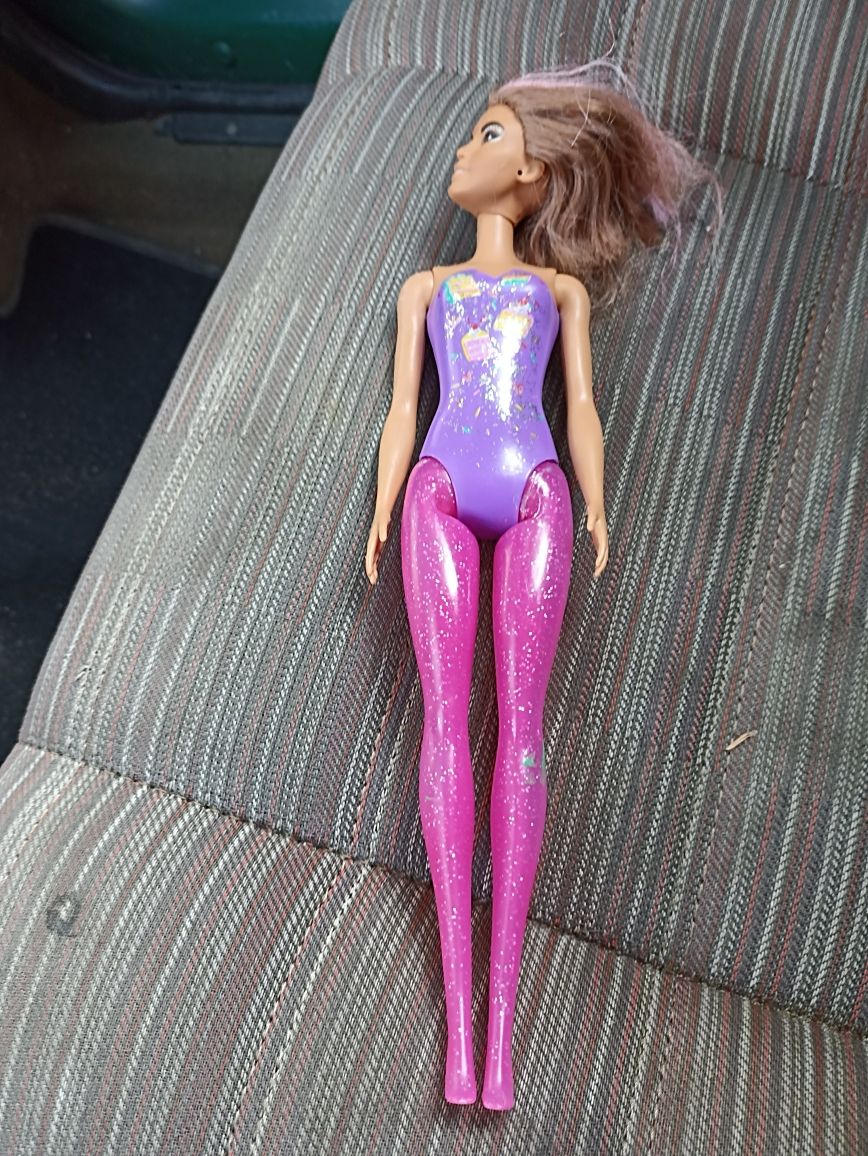 Imprezowa lalka barbie kolorowa stylizacja 2020 Mattel