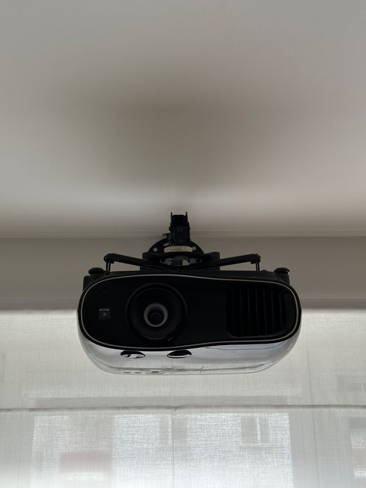 Projektor Epson EH-TW6600 + uchwyt ścienny