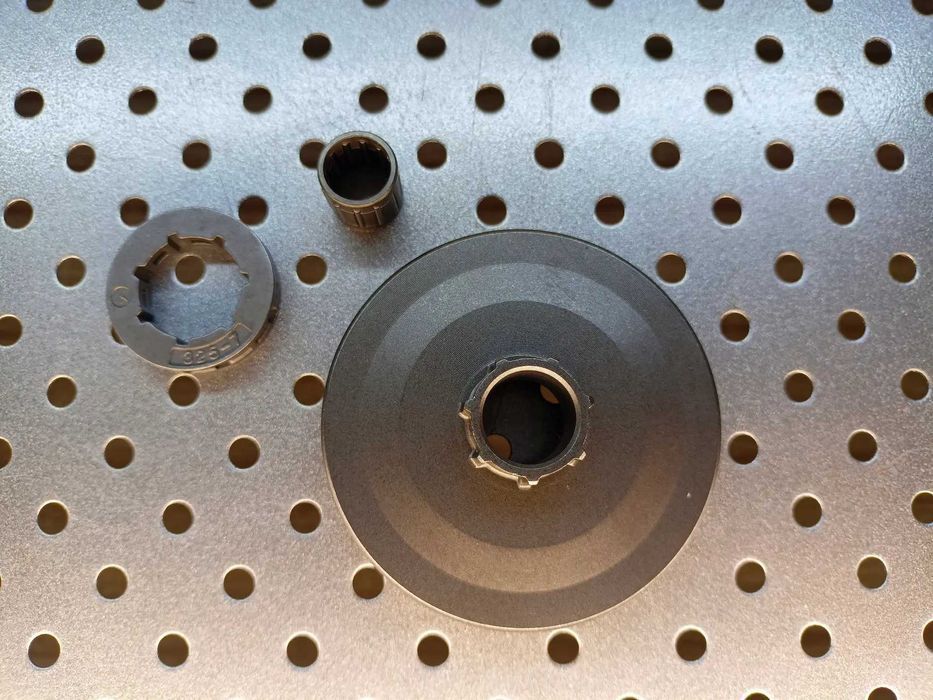 Koszyk sprzęgłowy do piły spalinowej z łożyskiem i pływającą zębatką