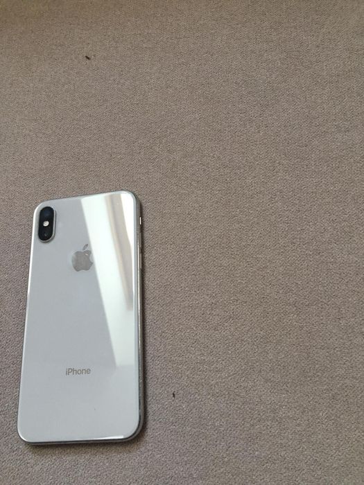 iPhone X 64GB ,,