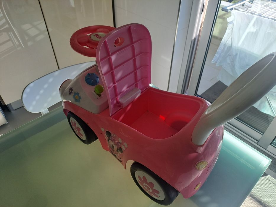 Carrinho musical da Minnie