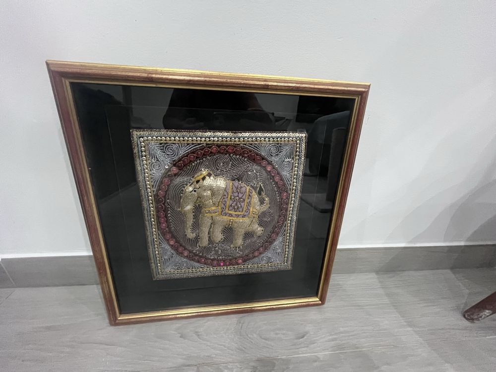 Moldura com elefante