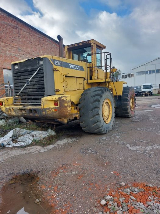 Колісний навантажувач VOLVO L330D