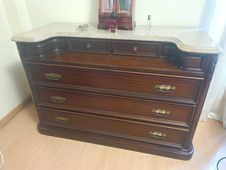 Móveis Vintage com placa de mármore