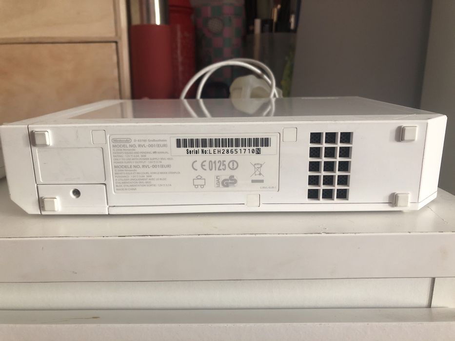 Wii + jogo + comando com capa + transformador + sensor ( obrigatório para comando)