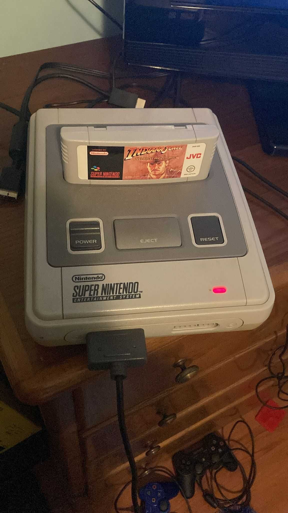 SNES (completa e 100% funcional) + 4 comandos + Jogos e acessórios