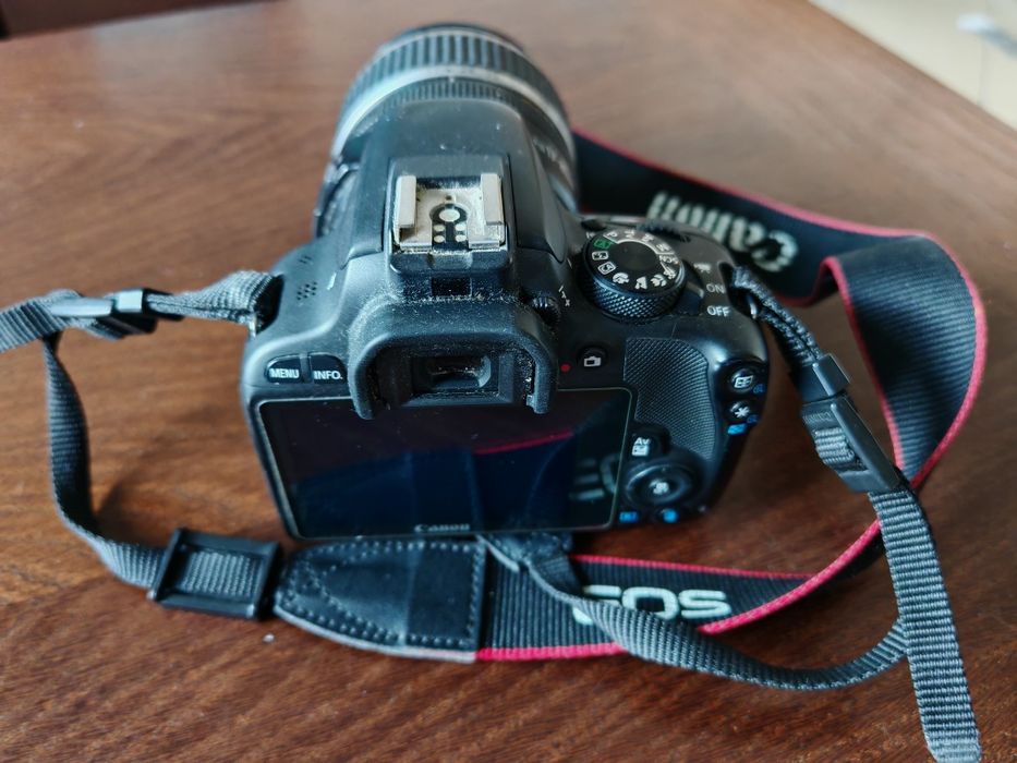 Aparat lustrzanka Canon EOS 100D z obiektywem EFS 17-85 mm