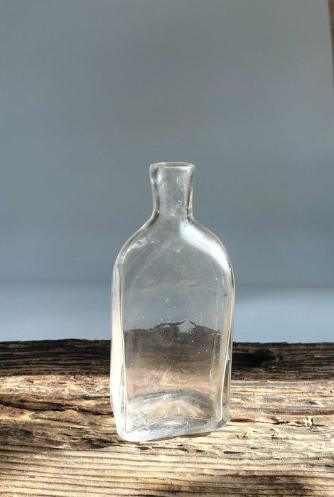 Stara szklana piersiówka butelka 1800 - 1820 szkło kolekcjonerskie.