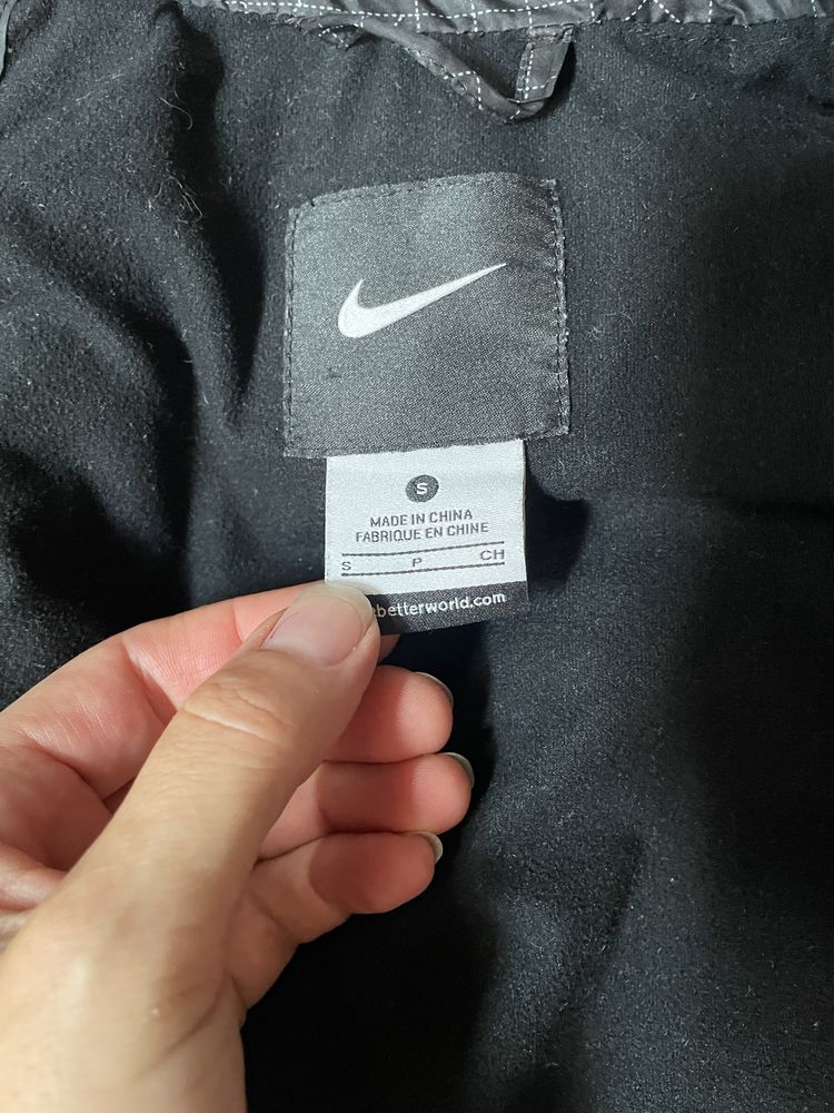 Kurtka Nike chlopieca roz S 164