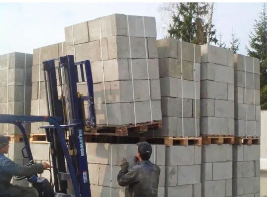 Продаж у м. Корюківка складського приміщення з виробничим обладнанням.
