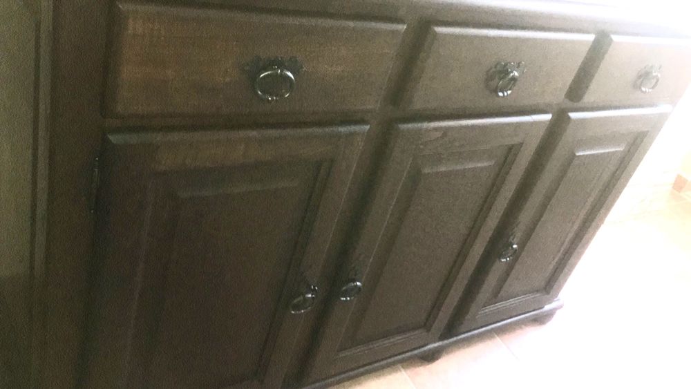 Movel três gavetas e portas
