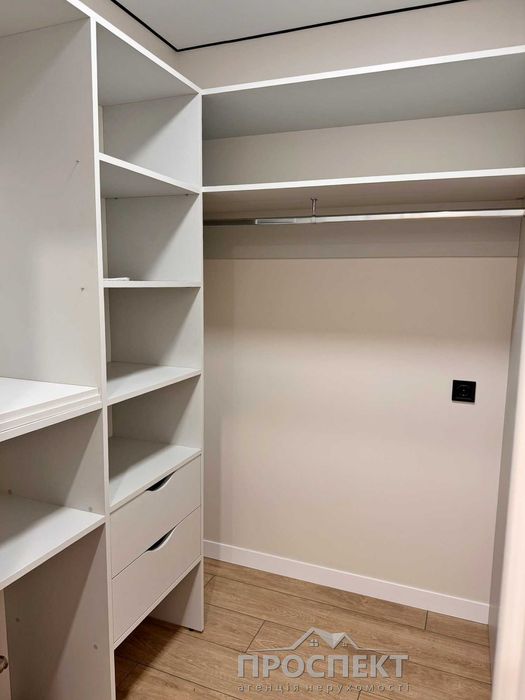 Квартира з новим ремонтом в центрі міста з автономним опаленням