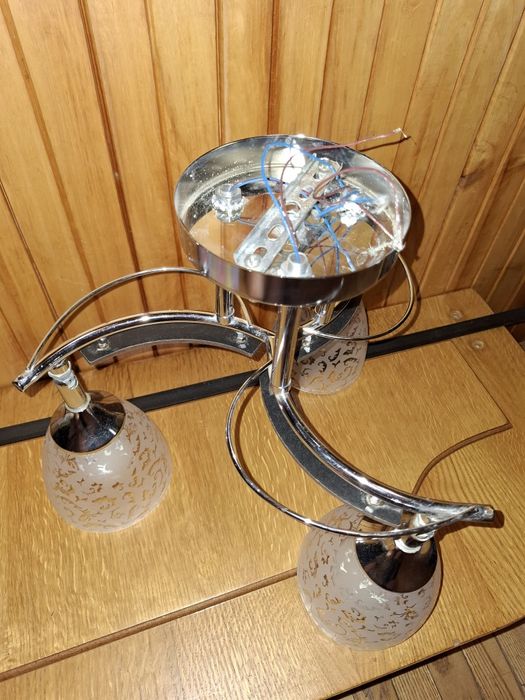 Люстра на 3 плафони