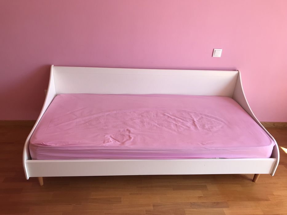 Cama com estrado