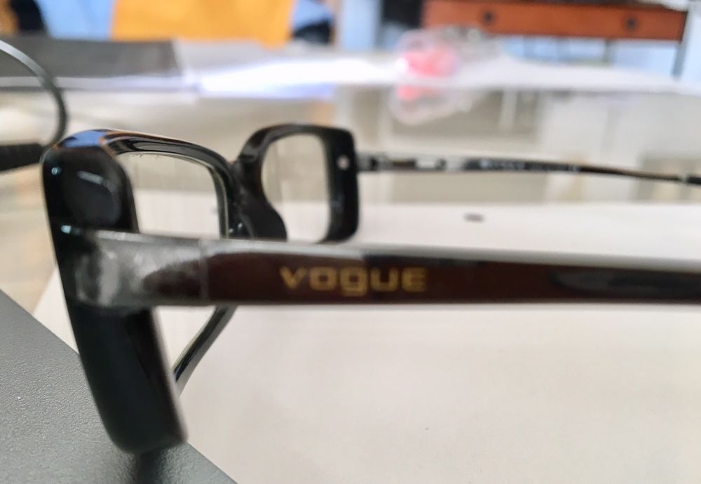 Oculos / Armacao “ Vogue “ - Novo