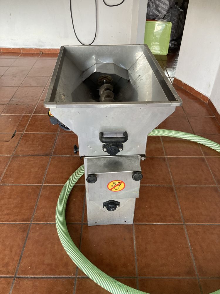 Esmagador e Desengaçador Lena 8.080 com bomba centrífuga – Como novo!