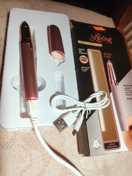 Тример жіночий для видаления волосся на бровах , обличі новий з АКБ